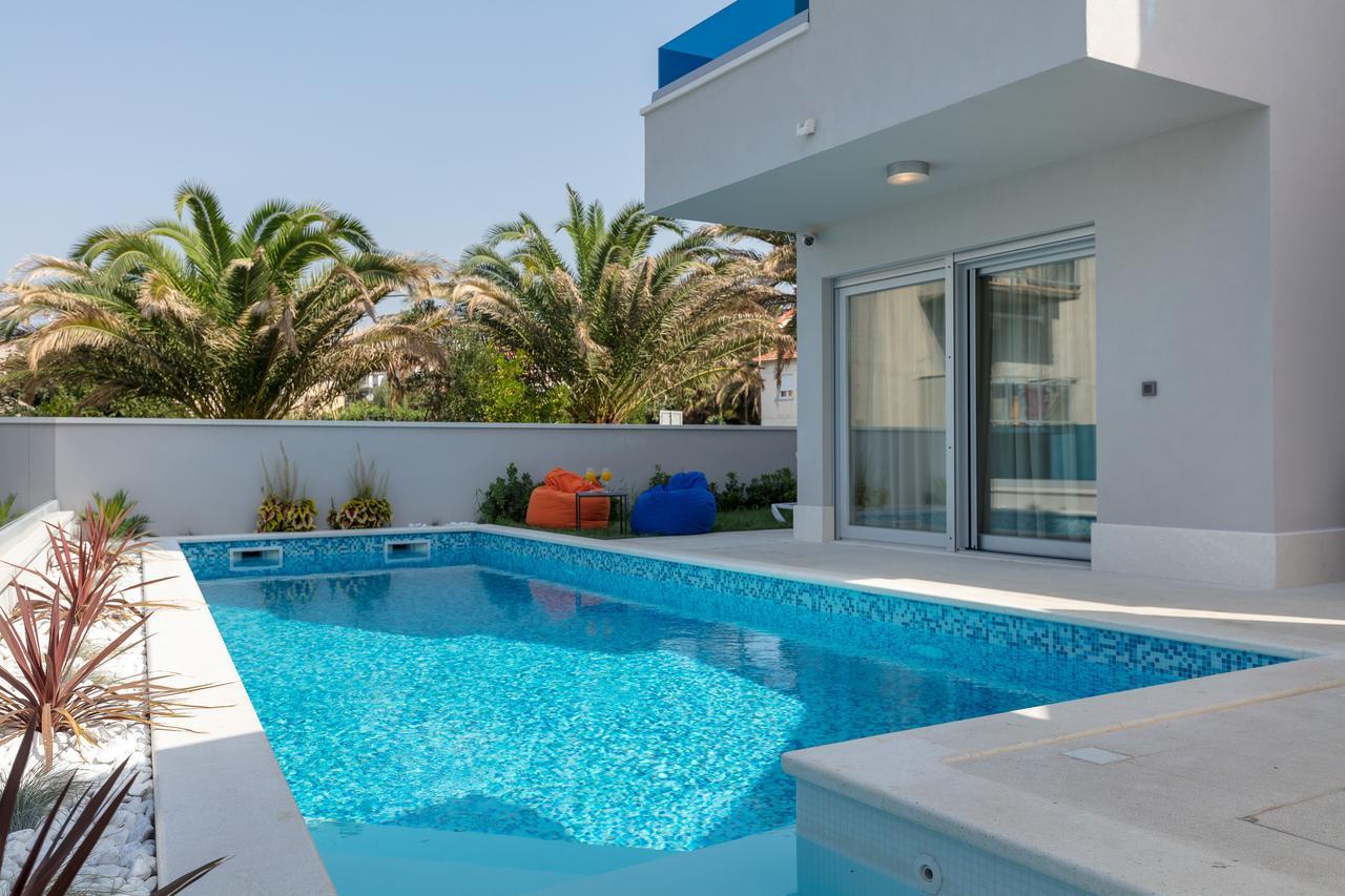 Luxury Karla Bed and breakfast 4*